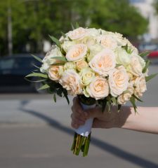 Кремовые свадебные букеты