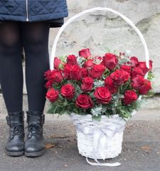 Корзина с цветами 55 роз