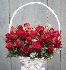 Корзина с цветами 55 роз