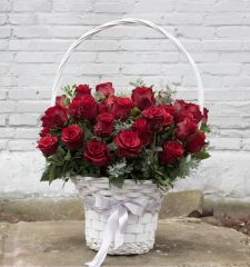 Корзина с цветами 55 роз
