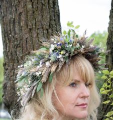 Венок из живых цветов