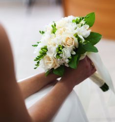 Белые свадебные букеты