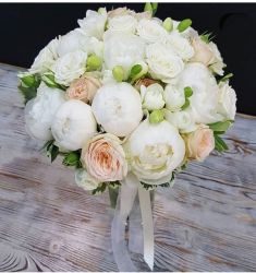 Кремовые свадебные букеты