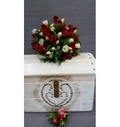Красные свадебные букеты