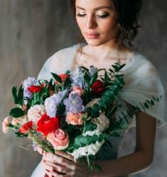 Яркие свадебные букеты