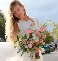 Розовые свадебные букеты