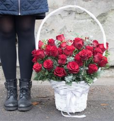 Корзина с цветами 55 роз