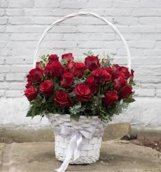 Корзина с цветами 55 роз
