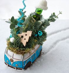 Машинка с елкой