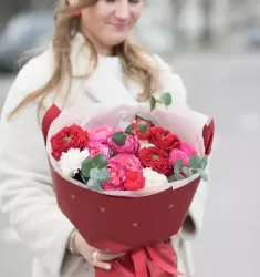 Страстный поцелуй M