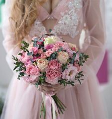 Розовые свадебные букеты