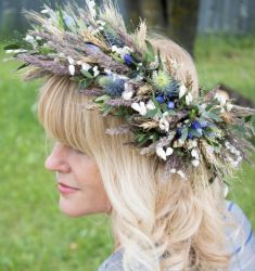 Венок из живых цветов